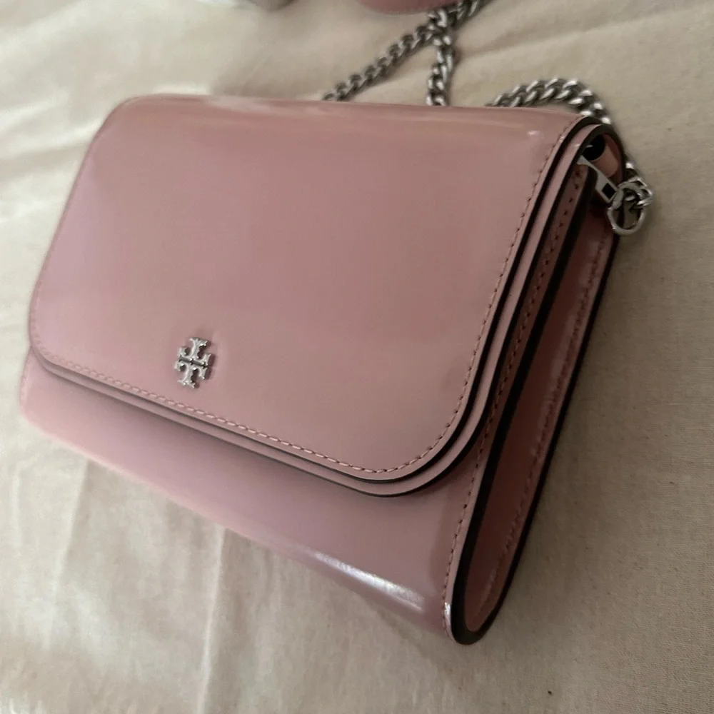 New Tory Burch EMERSON PATENT CHAIN WALLET CLAY PINK - Picture 9 of 9